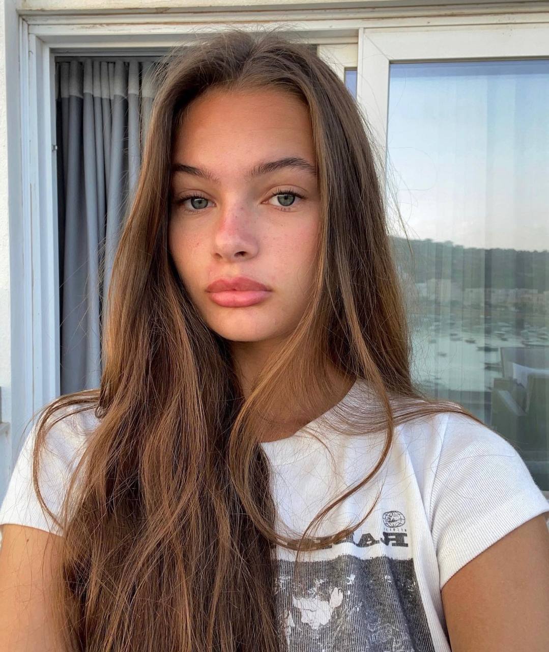 Милана, 18 лет - VIP эскортница в Москве. Рост 169, вес 52, грудь 3, цена от ₽14600.