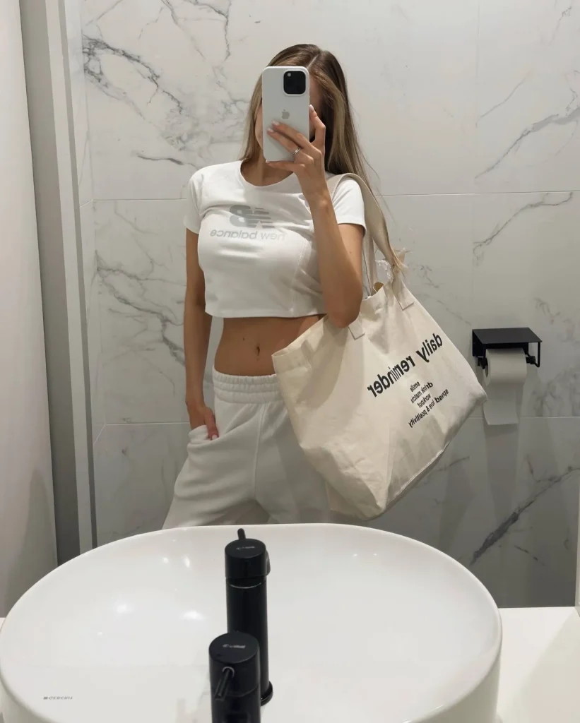 Хелен, 20 лет - VIP эскортница в Москве. Рост 169, вес 48, грудь 3, цена от ₽16400.